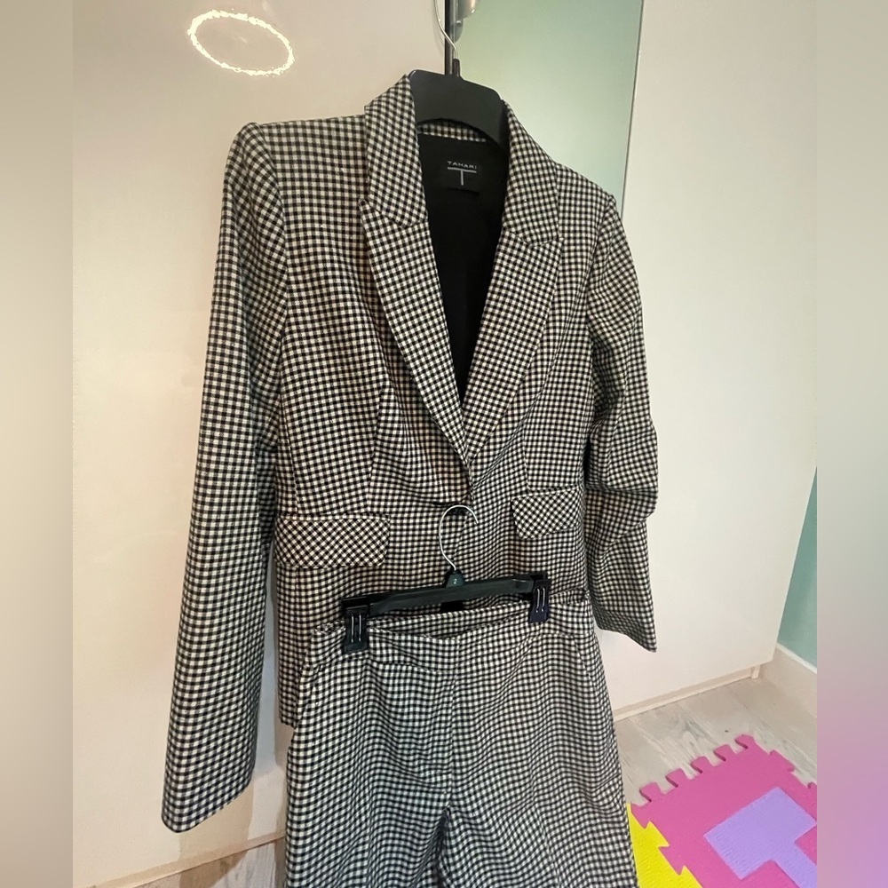 Tahari Houndstooth Blazer in Black and White - Picture 4 of 10